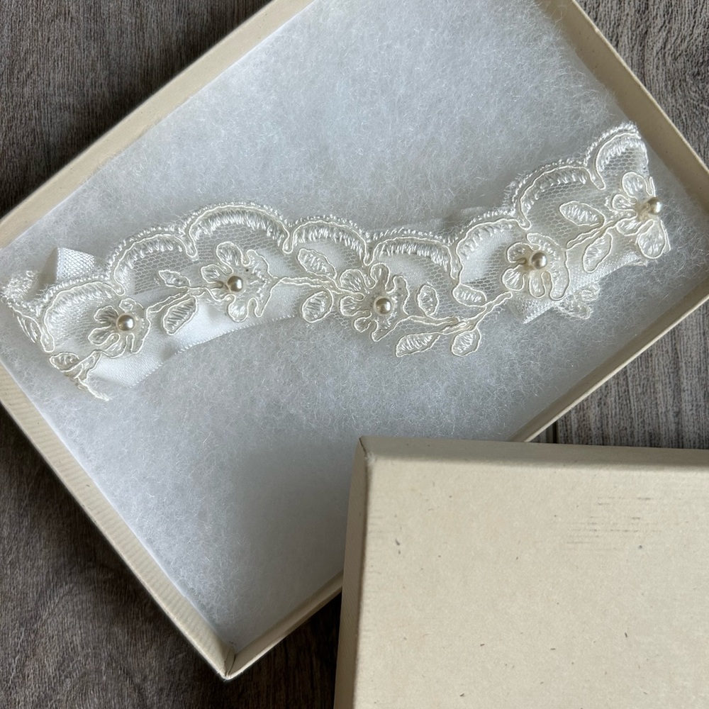 Floral & lace garter. Never worn and in original box.